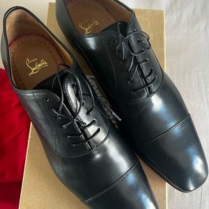 These refined Oxford shoes are the epitome of fine craftsmanship.